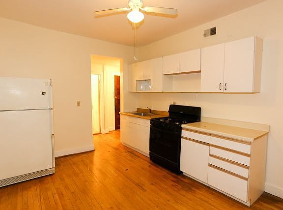 2nd image of 951 N Hoyne Ave #2