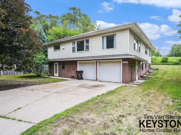 3900 Filkins Dr NE, Grand Rapids, MI 49525