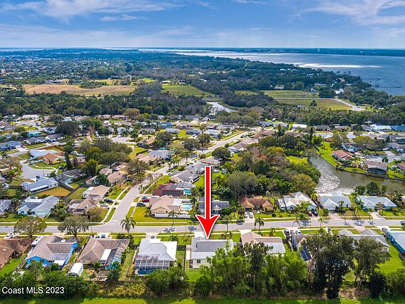 3rd image of 670 Oak Park Cir