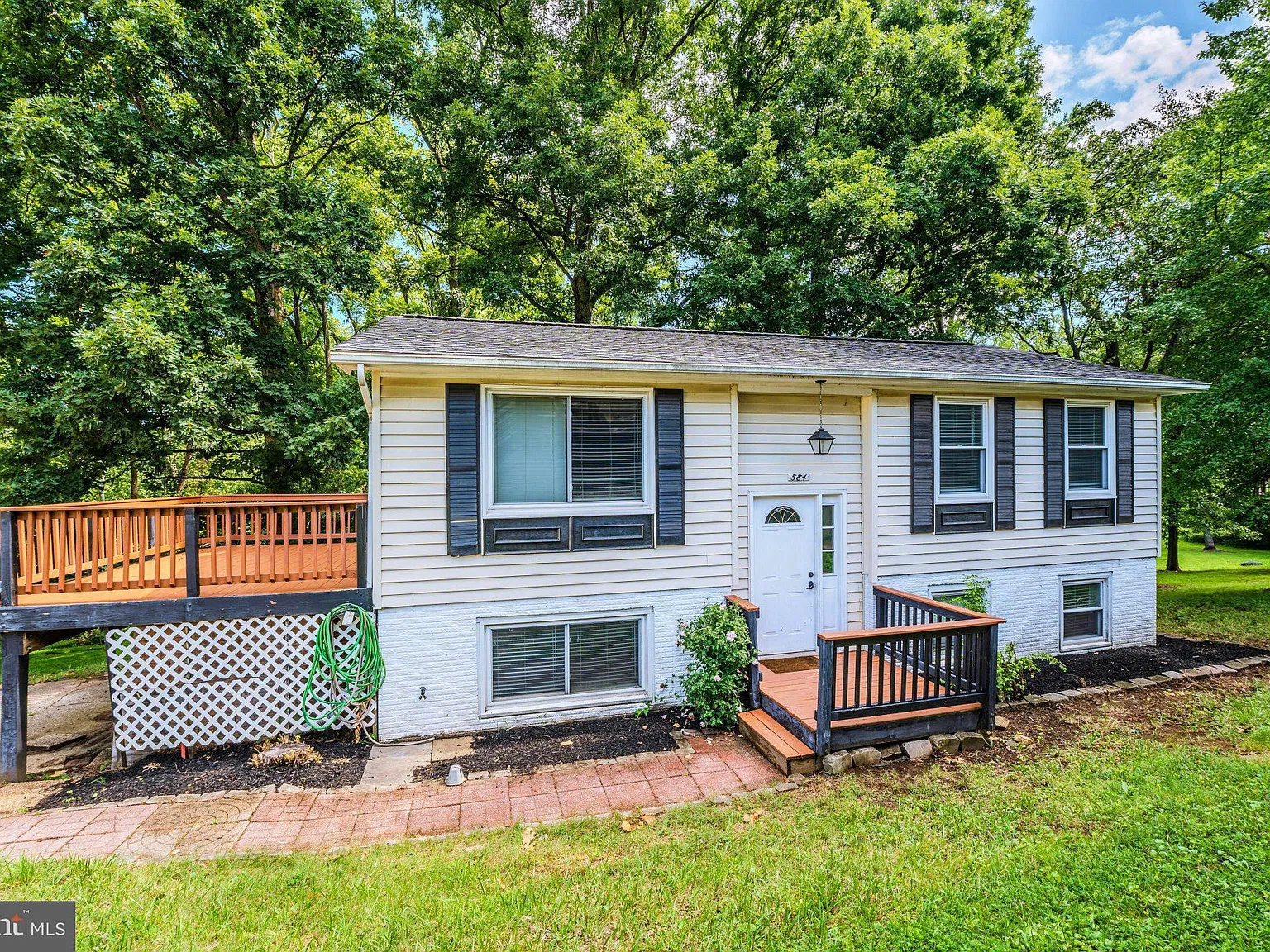 3 bed, 2.0 bath, 1608 sqft, $2,900 — Photo 1
