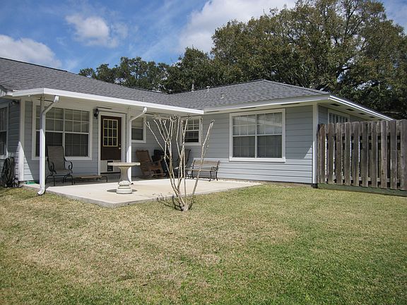 4th image of 2012 Hillcrest Dr