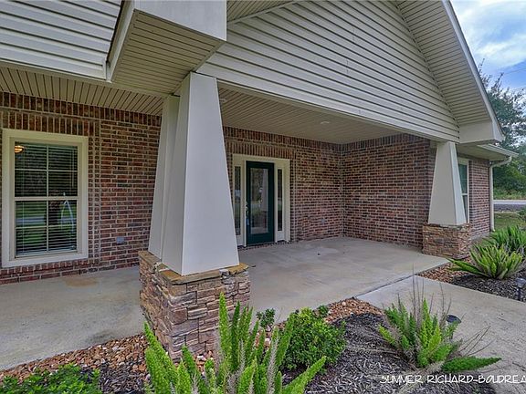 2nd image of 808 Magdalena St