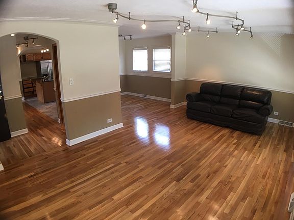 4th image of 167 E Van Buren St APT 2