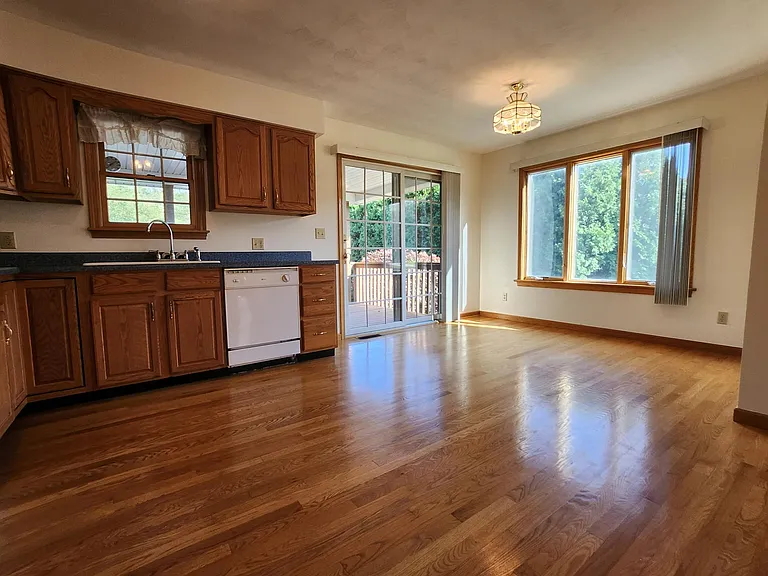2027 Parkdale Ave #2027 — Photo 9