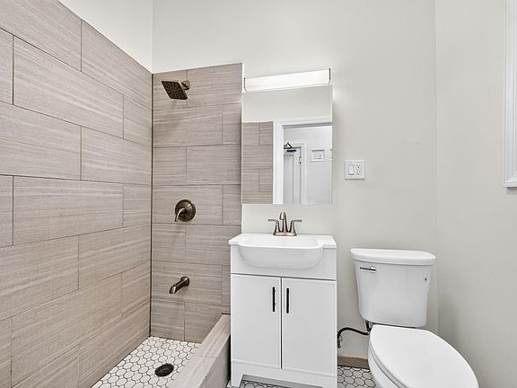 3rd image of 210 36th St APT 3L