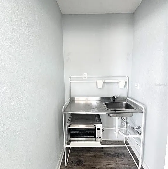704 Cordova Dr #4 — Photo 8