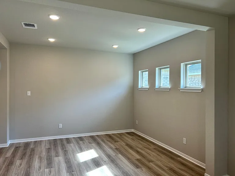 10211 Six Shooter Ln — Photo 8