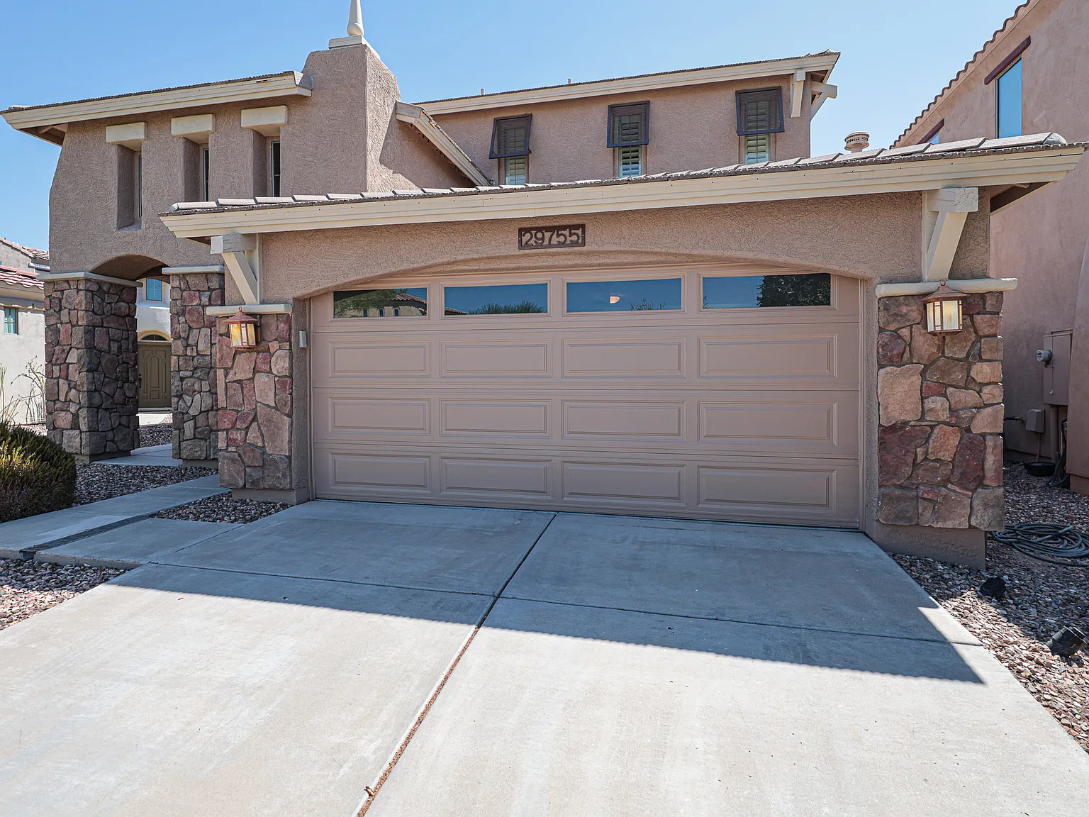 4 bed, 2544 sqft, $2,650 — Photo 2