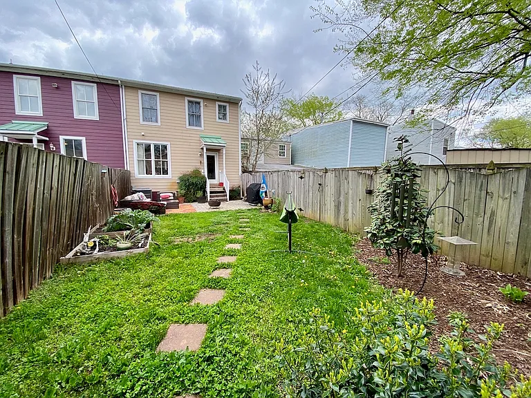 520 1/2 S Laurel St — Photo 21