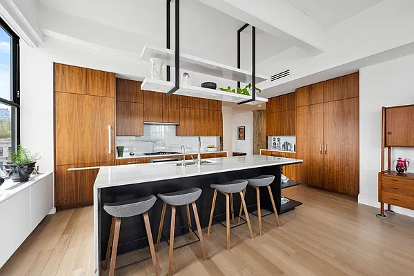 Rented by Sotheby's International Realty | media 9