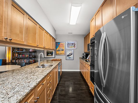3rd image of 1572 Maple Ave APT 404