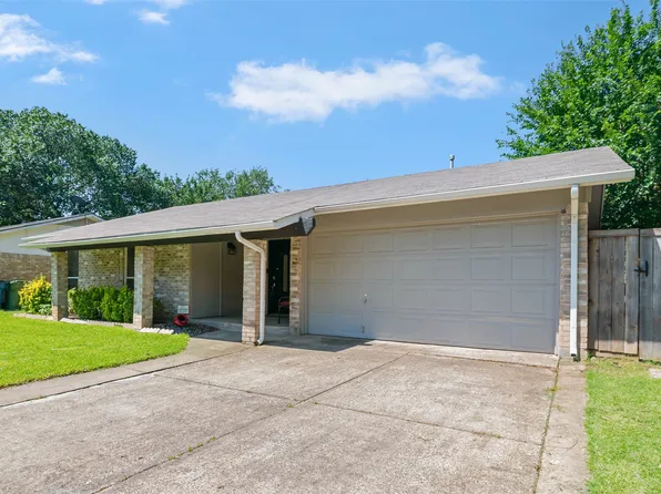 122 Centennial Dr, Lewisville, TX 75067