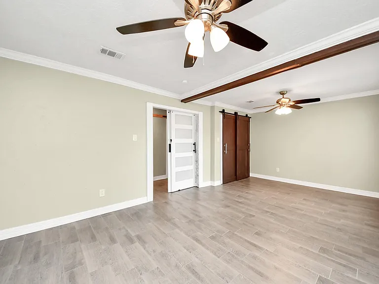 1104 N Heron Dr — Photo 16