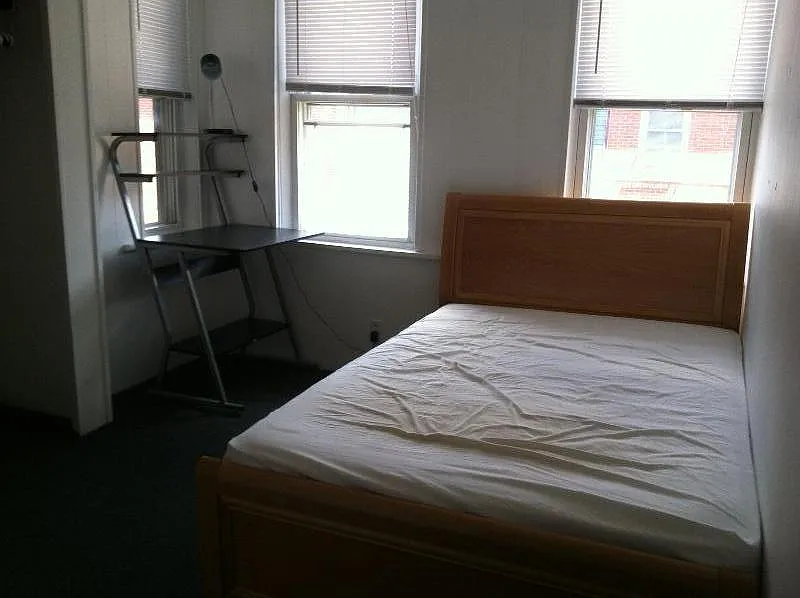 3 bed, 900 sqft, $4,700 — Photo 3