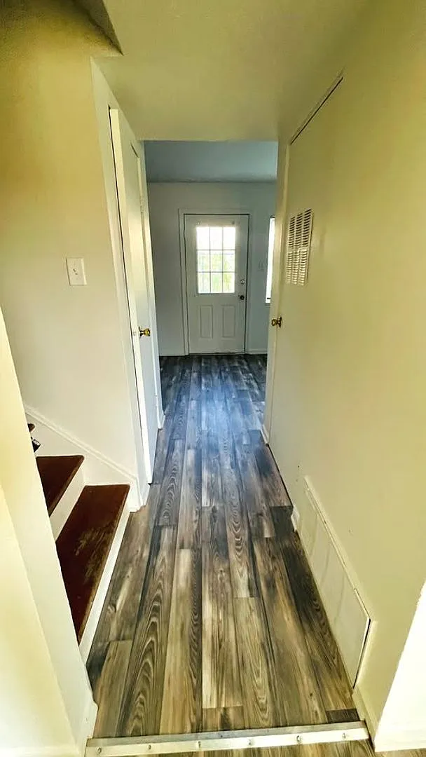 Eleven Oaks Apartments — Photo 4