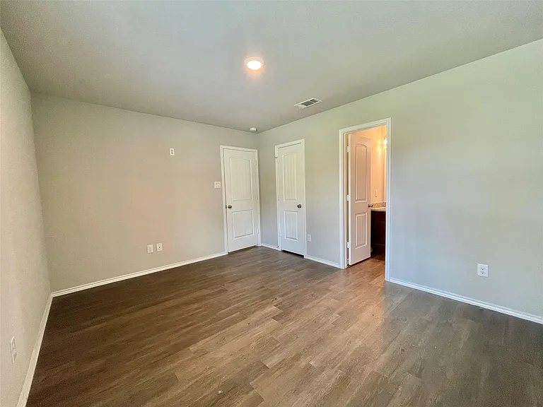 126 E Ash St — Photo 15
