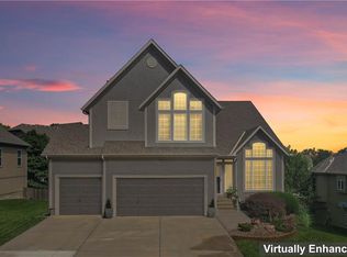 22106 W 70th St, Shawnee, KS 66226