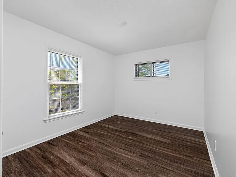 8228 Brooksville Cv — Photo 14