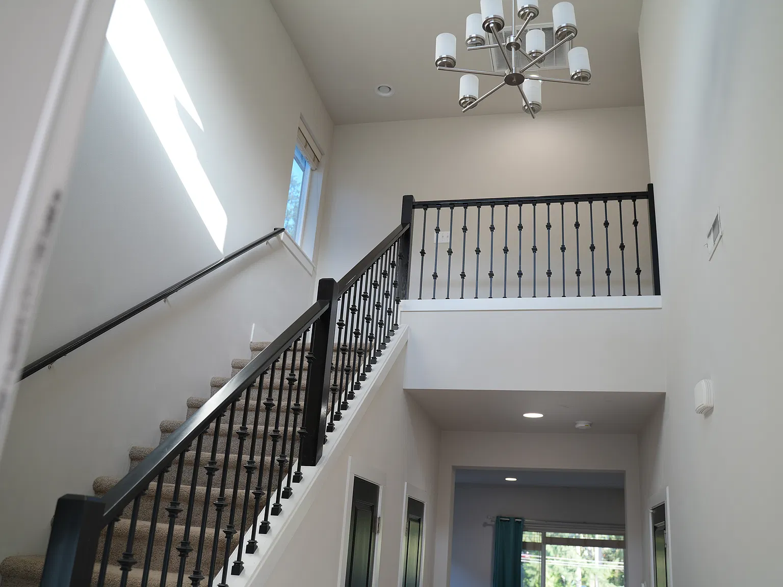 4 bed, 2.5 bath, 2127 sqft, $3,850 — Photo 3