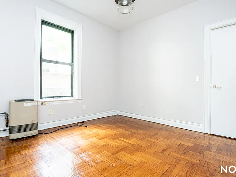 272 Grand St #4 — Photo 9