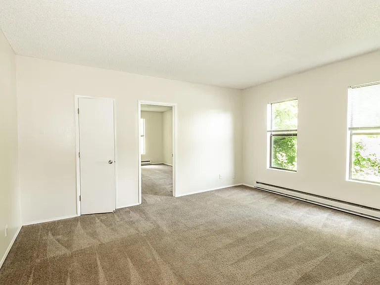 Grandview Apartments — Photo 16