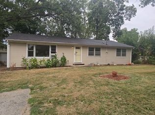 1102 Timber Dr, Mahomet, IL 61853