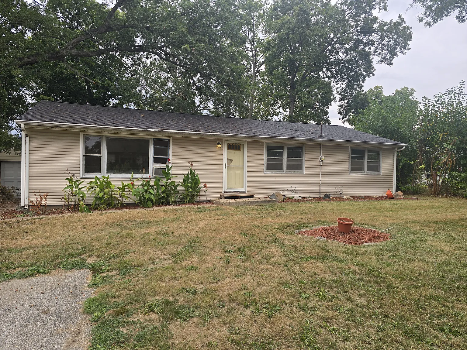 1102 Timber Dr photo 1