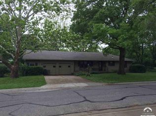 935 Rockledge Rd, Lawrence, KS 66049