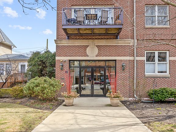 2nd image of 1319 Chicago Ave APT 104