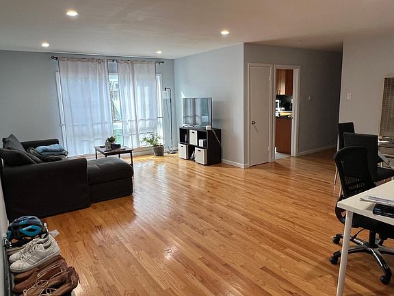 2nd image of 765 Arguello Blvd