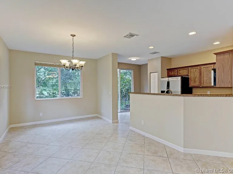 3211 Scarletta Dr — Photo 11