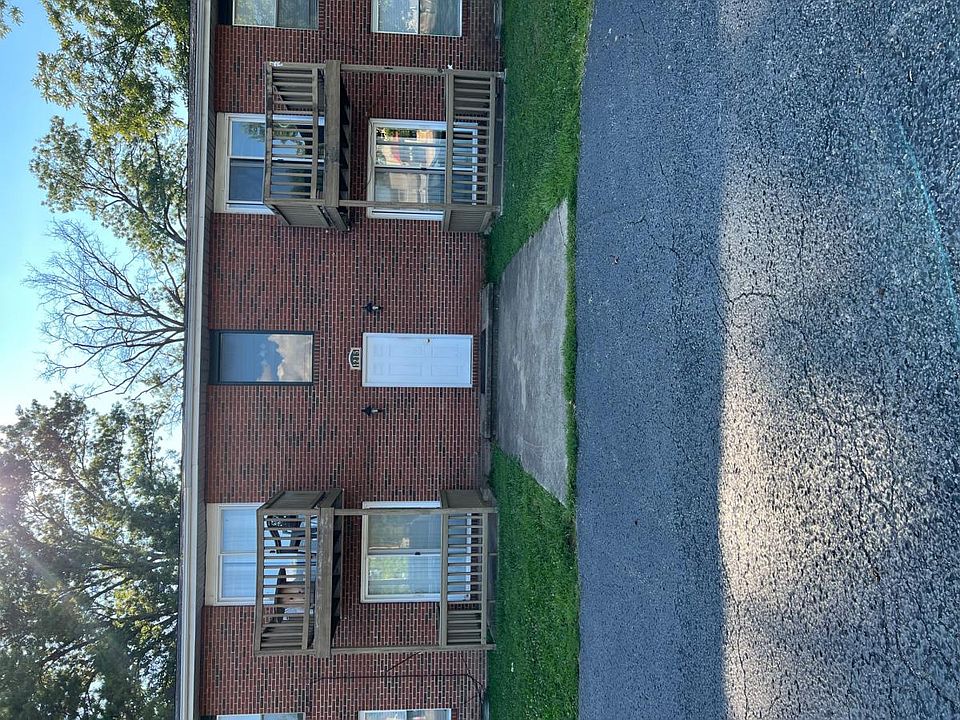 1215 Main St - Front