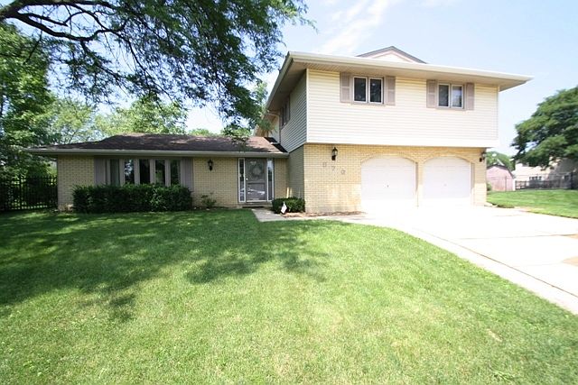 2nd image of 876 Bedford Ct