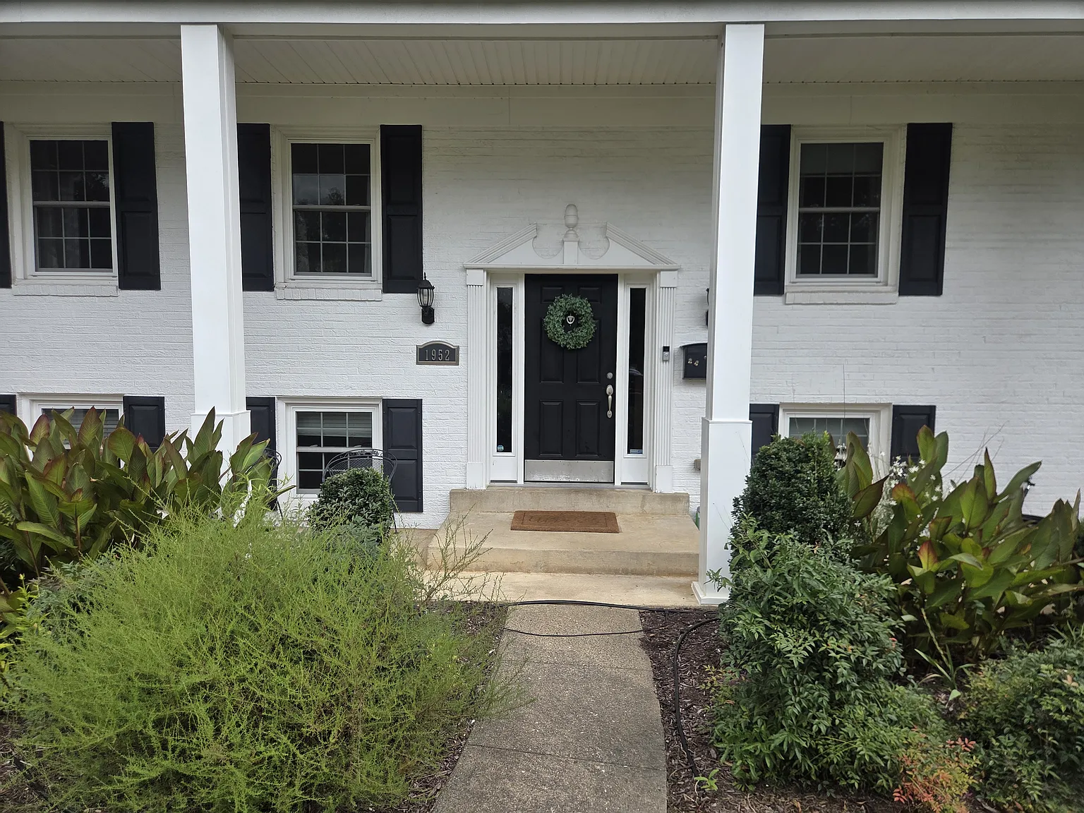 4 bed, 2200 sqft, $4,195 — Photo 4