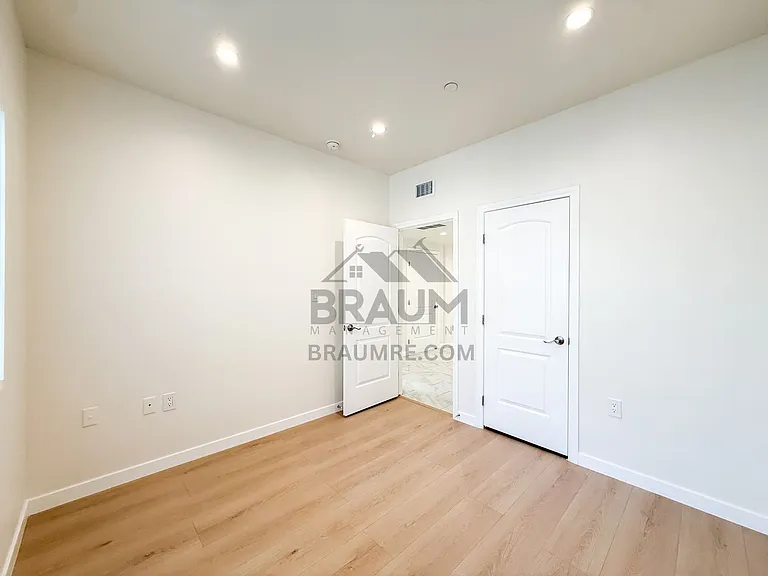 1423 Franklin St — Photo 45