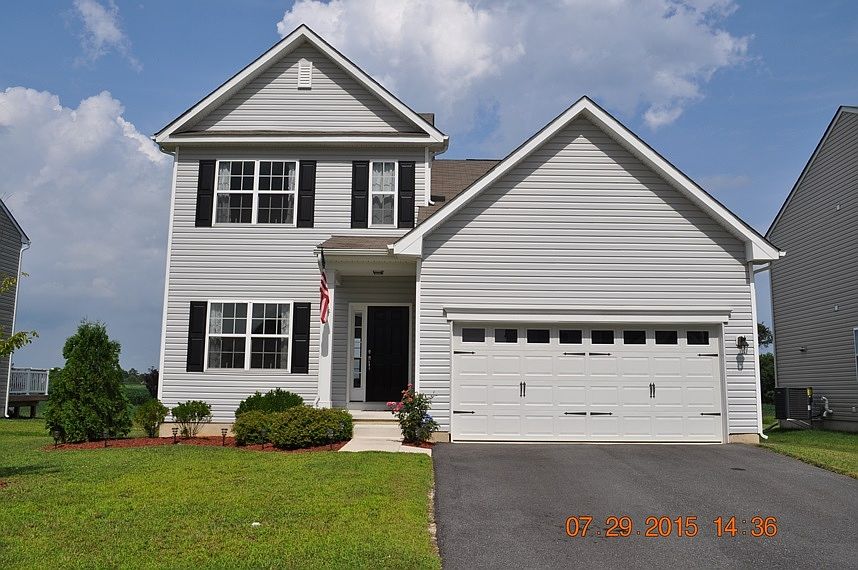 Beautiful 4 bedroom 2 1/2 bath colonial