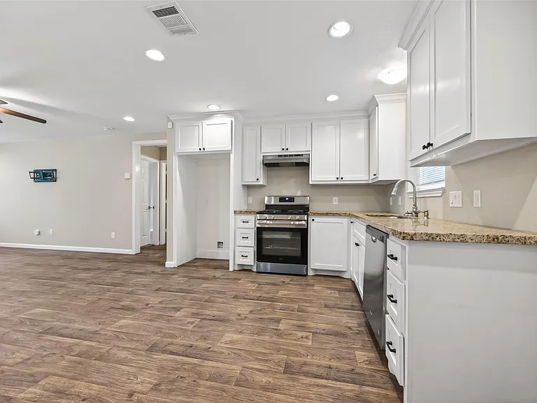 1708 Sycamore Ave — Photo 10