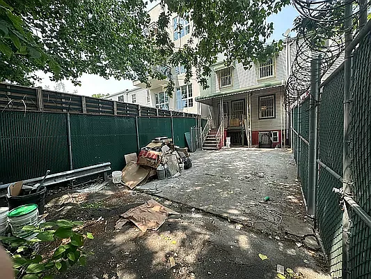 Rented by Friedman Mayer, LREB | media 3