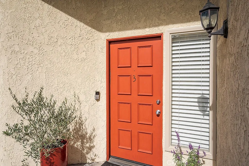 3 bed, 2.5 bath, 1649 sqft, $3,950 — Photo 2