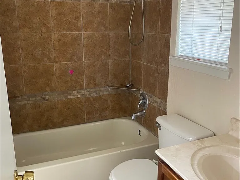 4527 Clear Spring Dr — Photo 7