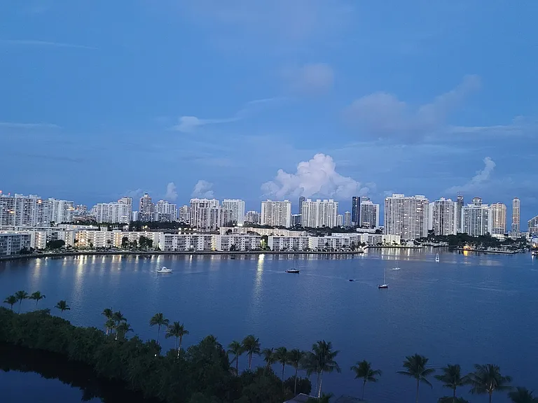 17301 Biscayne Blvd #1202 — Photo 31