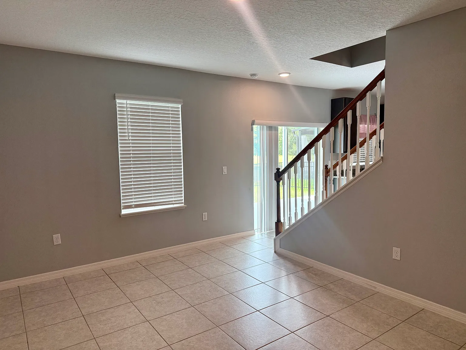 3 bed, 2.5 bath, 1904 sqft, $2,500 — Photo 4
