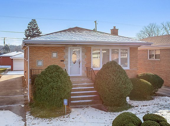 2nd image of 1319 Memorial Dr