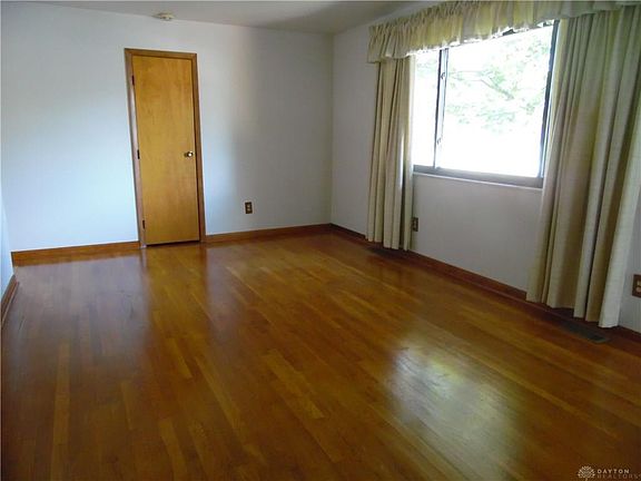 4th image of 243 Cedar Dr