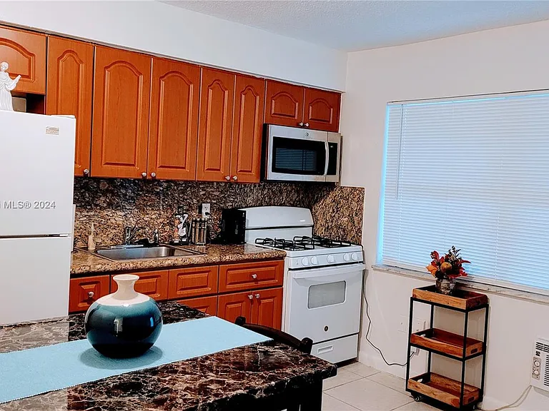 524 Washington Ave #213 — Photo 7