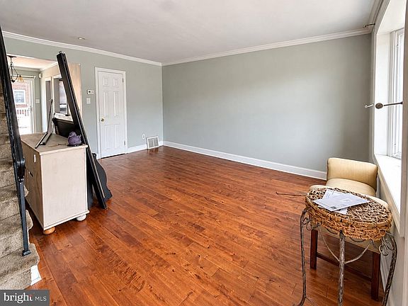 4th image of 2804 Disston St