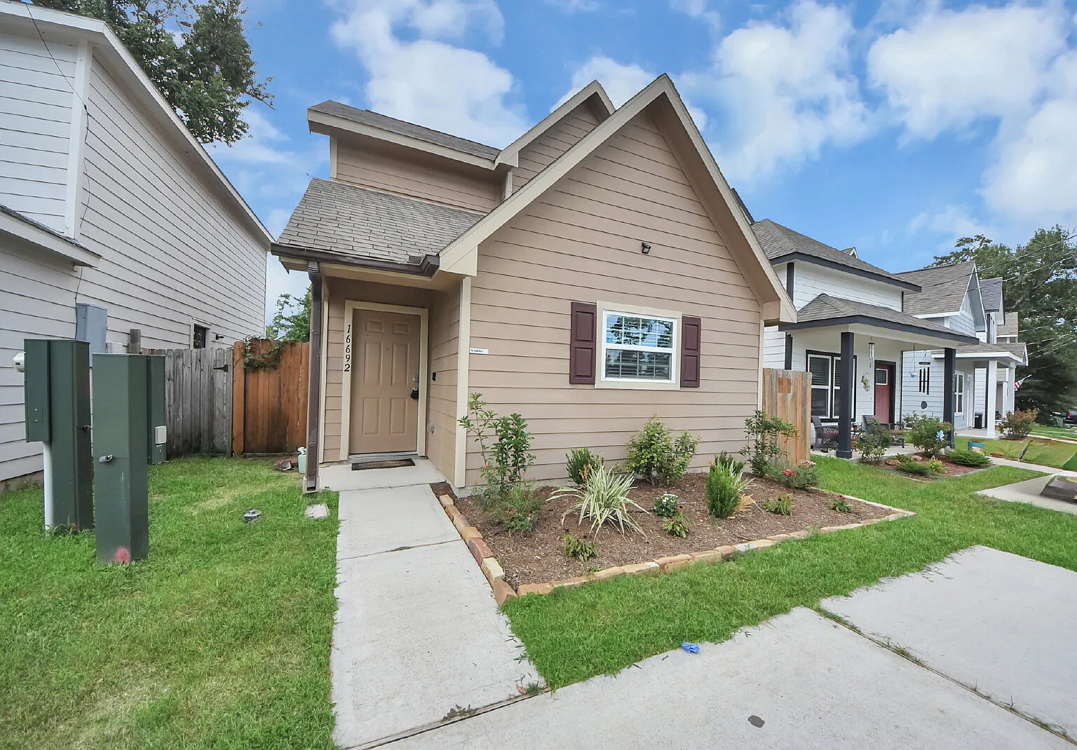 3 bed, 2.0 bath, 1088 sqft, $1,500 — Photo 1