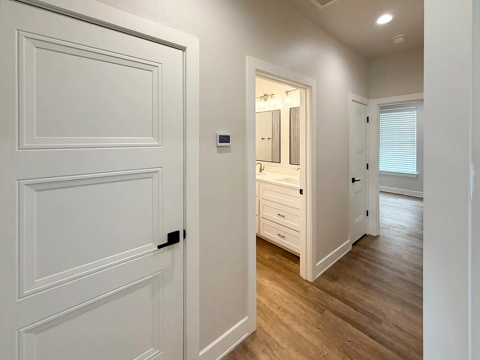 4 bed, 2100 sqft, $4,000 — Photo 4