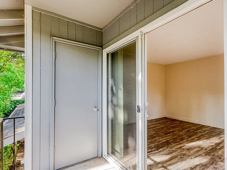 Michael Manor Apartments — Photo 12