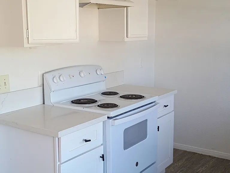 1721 Conejo Dr #10 — Photo 6